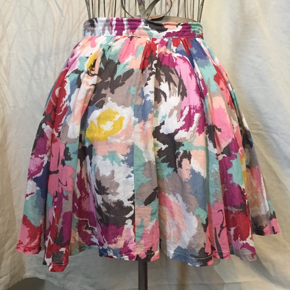 Floral skirt - Picture 1 of 3