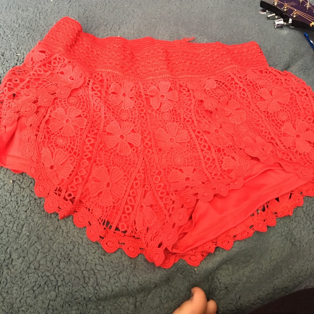 Flowery red short shorts