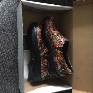 Super comfortable Klogs. Brand new.