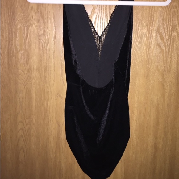 Black velvet v-neck bodysuit - Picture 2 of 3