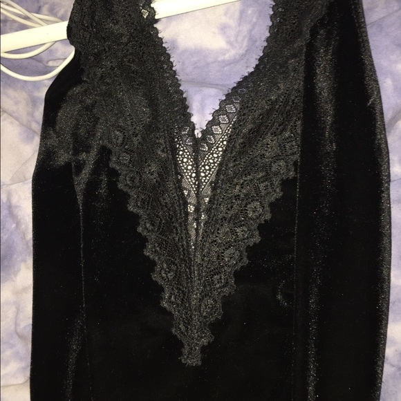 Black velvet v-neck bodysuit - Picture 3 of 3