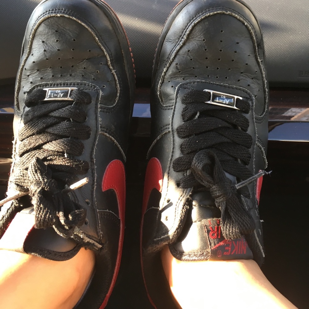 Nike black shoes. Women size: 7.5