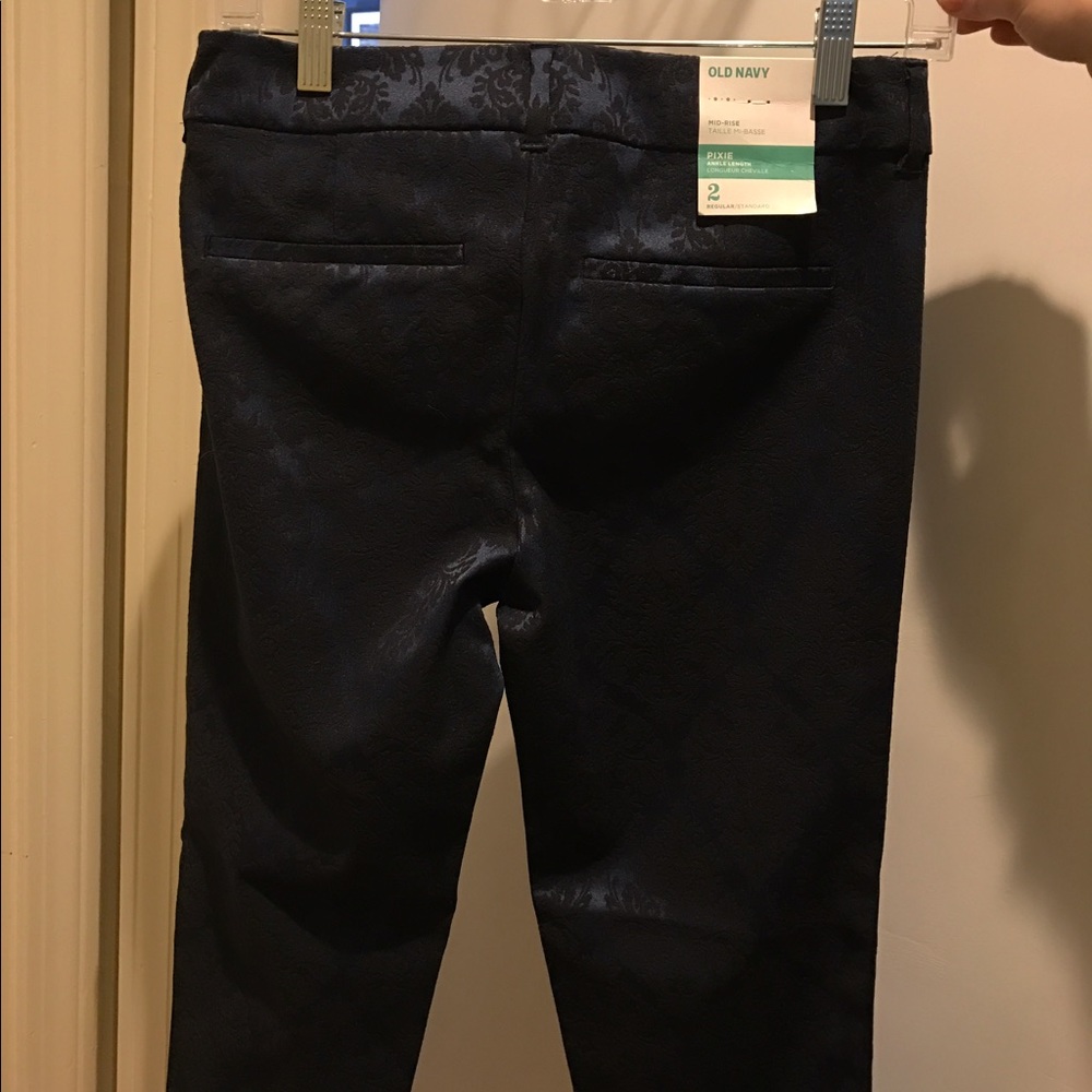 Old Navy patterned pixie pants - Picture 2 of 3