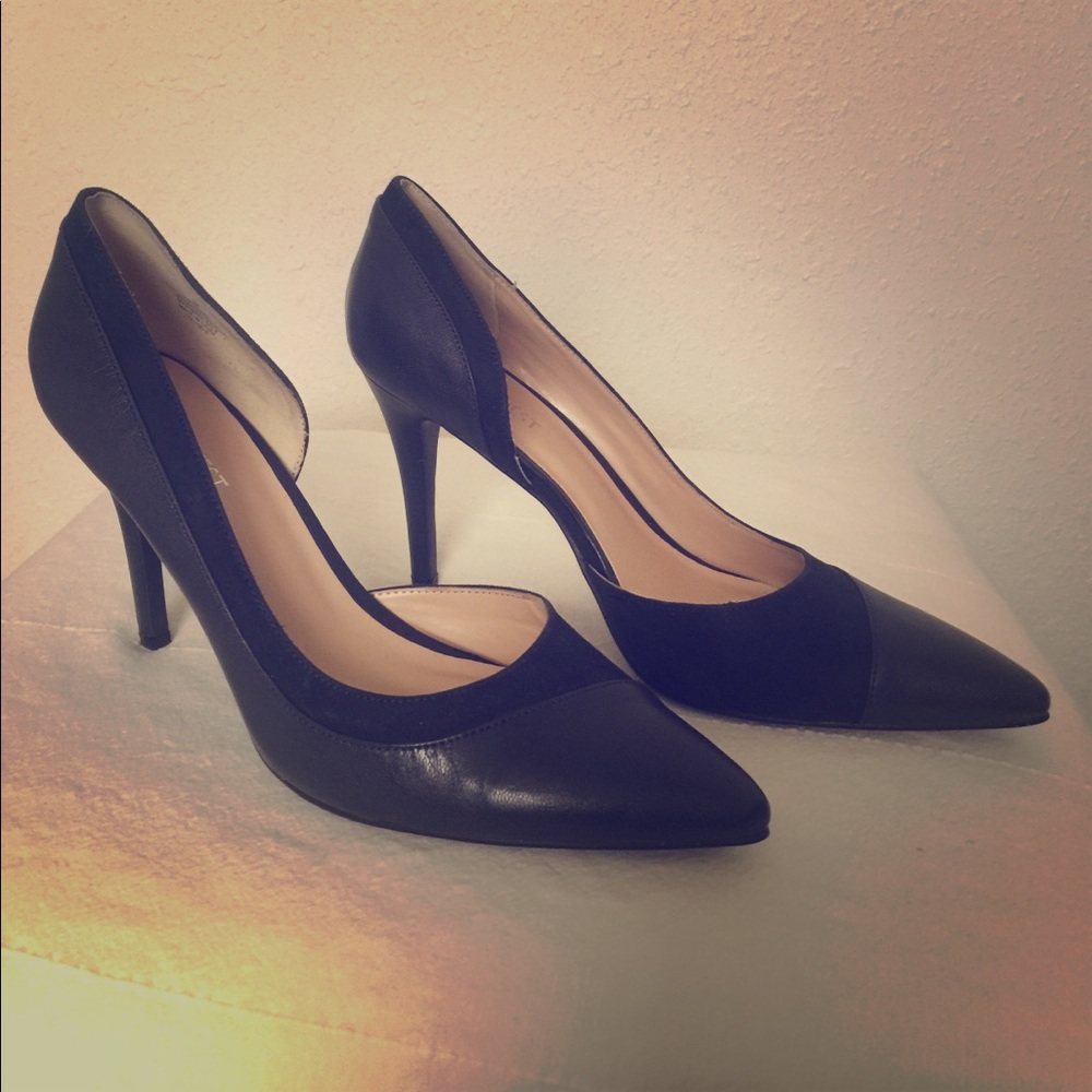 Nine West Navy business pumps
