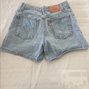 LEVI STRAUSS & CO JEAN SHORTS