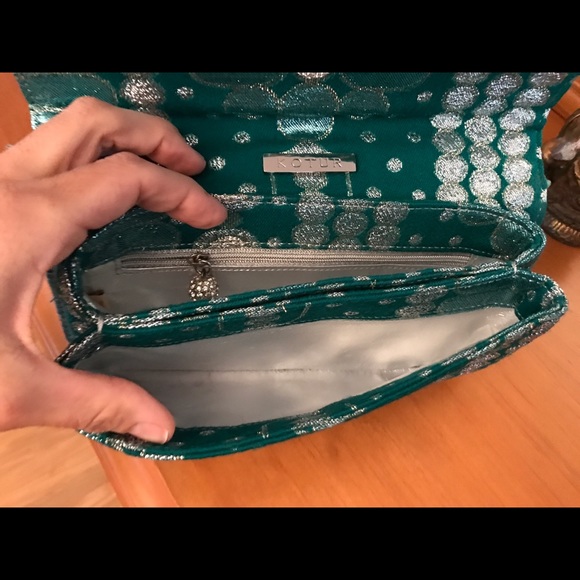 Gorgeous clutch! PRICE REDUCED! - Picture 4 of 4