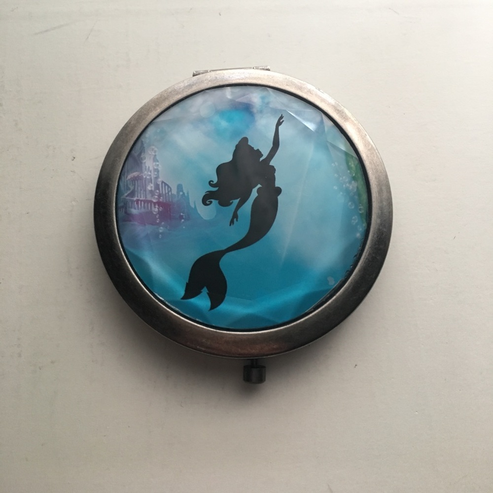 Little mermaid mirror compact