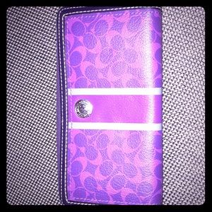 Coach wallet *Authentic*