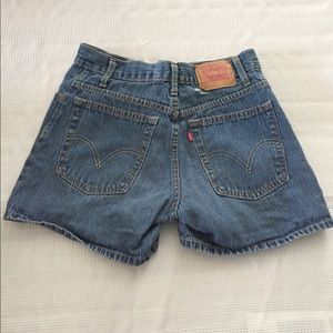 LEVI STRAUSS & CO JEAN SHORTS
