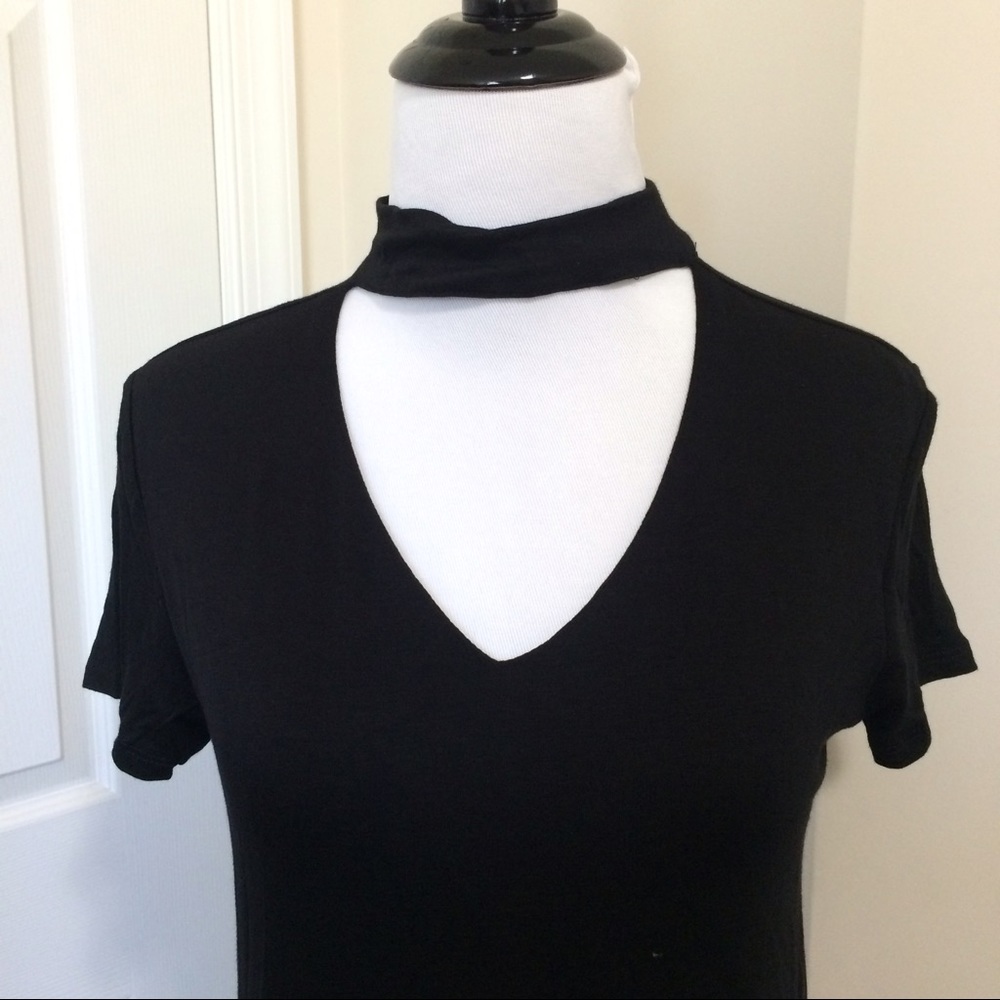 ⭐️ NWT Black  v-neck top SALE- LAST CHANCE - Picture 2 of 3