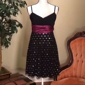 ❤️ ON HOLD FOR GIN Dress Size 7 City Triangles