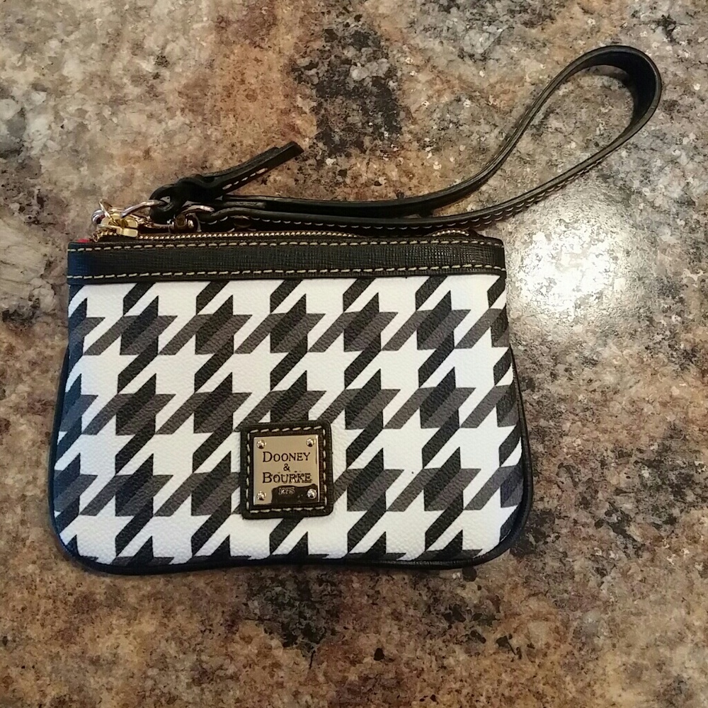 Dooney & Bourke wristlet
