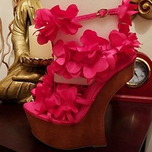 PRIVILEGE-FUCHIA FLOWER WEDGE SANDAL  (NEW)