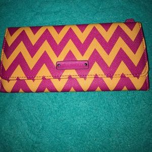 BRAND NEW & AMAZING CONDITION VERA BRADLEY WALLET!