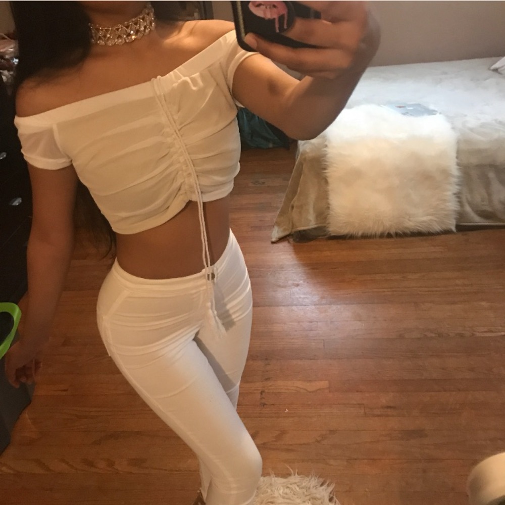MOVING SALE 💸 Sae Mesh Crop Top - Picture 4 of 6