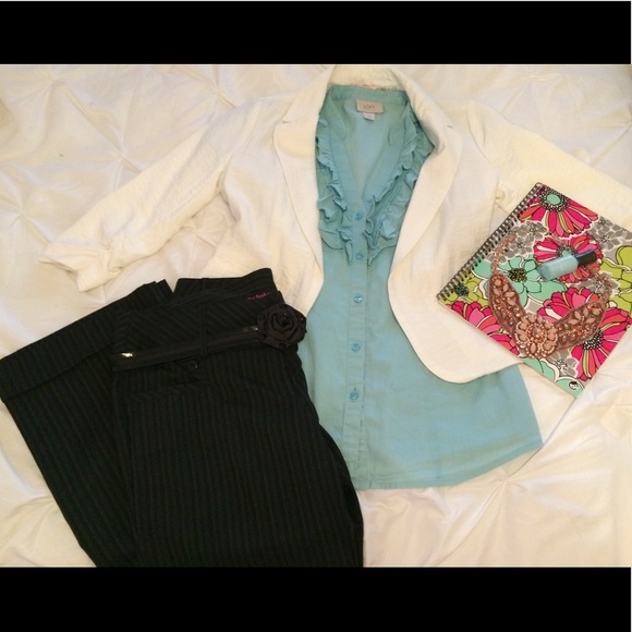 ❗️Sold❗️Loft Blue Ruffle Front Top - Picture 4 of 6