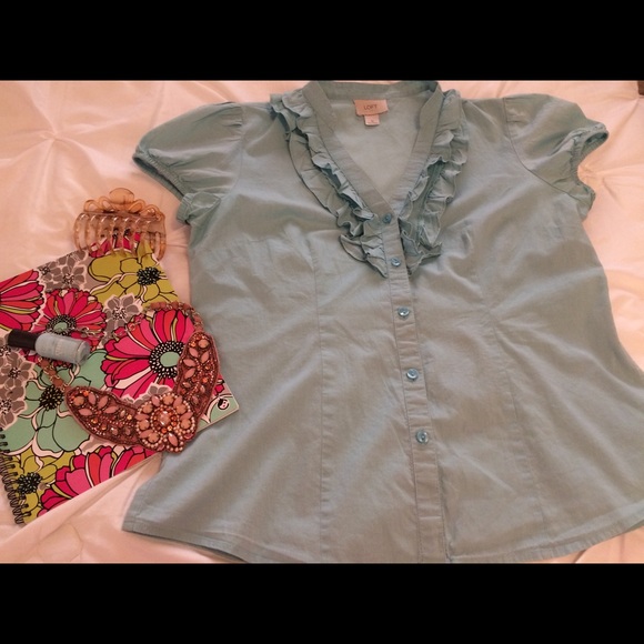 ❗️Sold❗️Loft Blue Ruffle Front Top - Picture 3 of 6