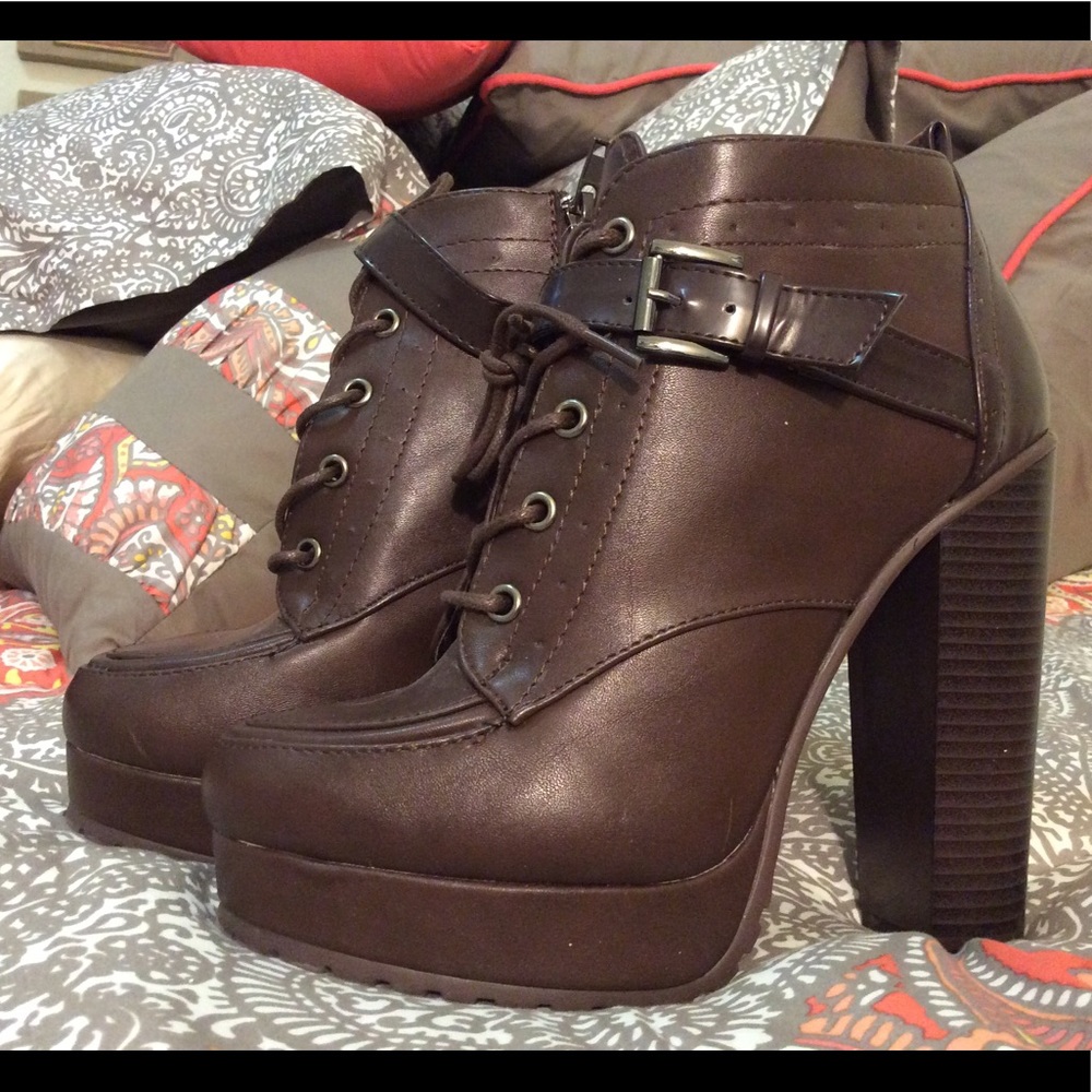 NWOB BROWN BOOTIES