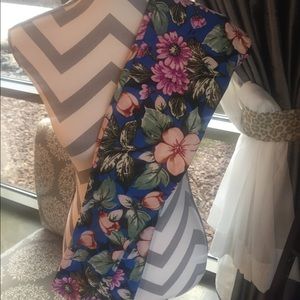 Lularoe one size leggings Hawaiian flowers!