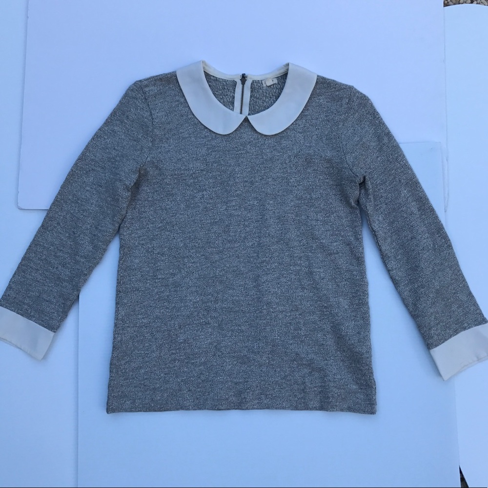 Grey blouse with cream collar
