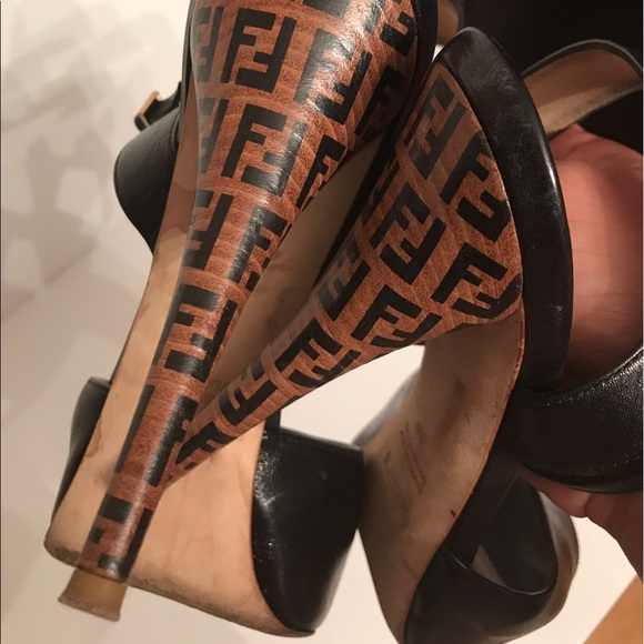 Fendi Shoes - Fendi open toe sandals 🔥🔥🔥