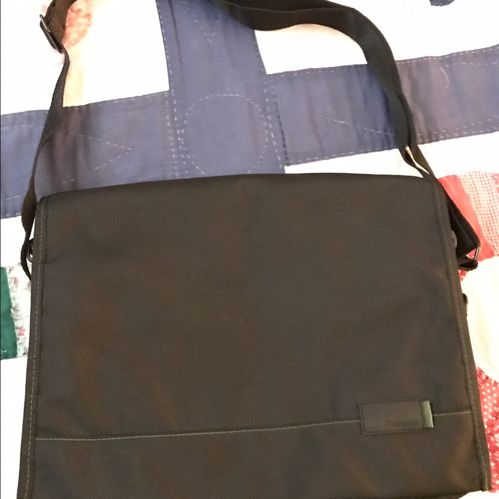 Targus Laptop Messenger Bag