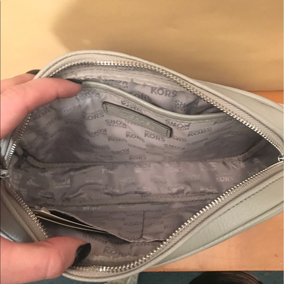 🚫SOLD🚫 Michael Kors Jet Set Cross body - Picture 2 of 4