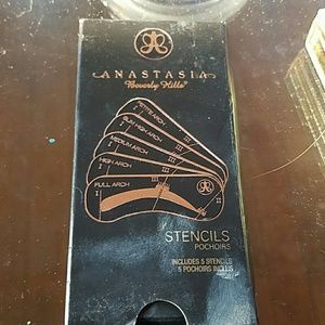 Anastasia Beverly Hills eyebrow stencils