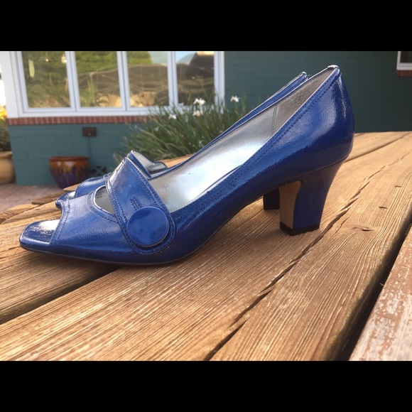 SOLD Tahari Blue Peeptoe Heels - Picture 2 of 2