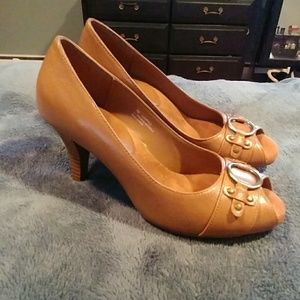Aerosoles Tan Size 7 Peep Toe Heels