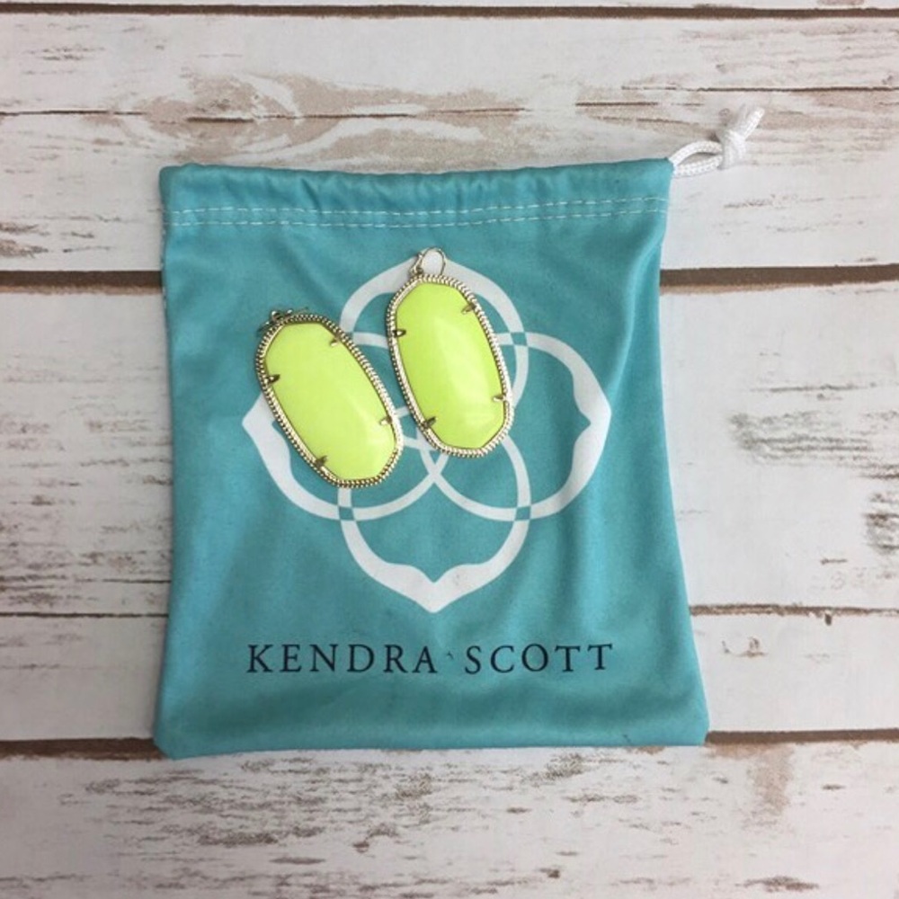 Discontinued *RARE* Kendra Scott Danielle Earrings