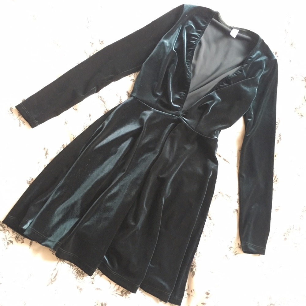 Blue Nile Velvet Long Sleeve Deep V Skater Dress - Picture 6 of 7