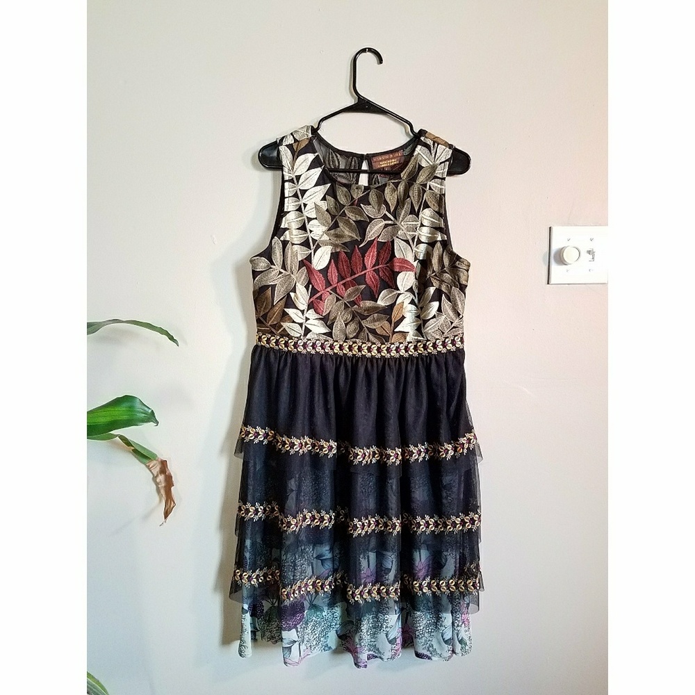 🍦NWOT🍦 Varun Bahl - Embroidered Vigne Dress - L