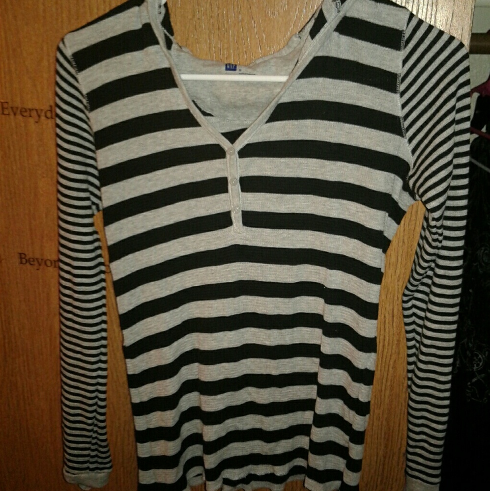 Gap shirt