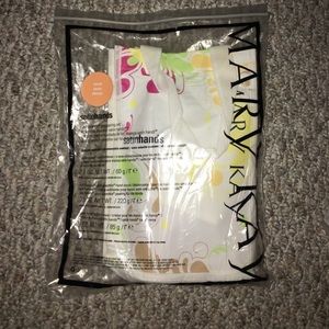 Mary Kay- Peach Satin Hands Set (used once)