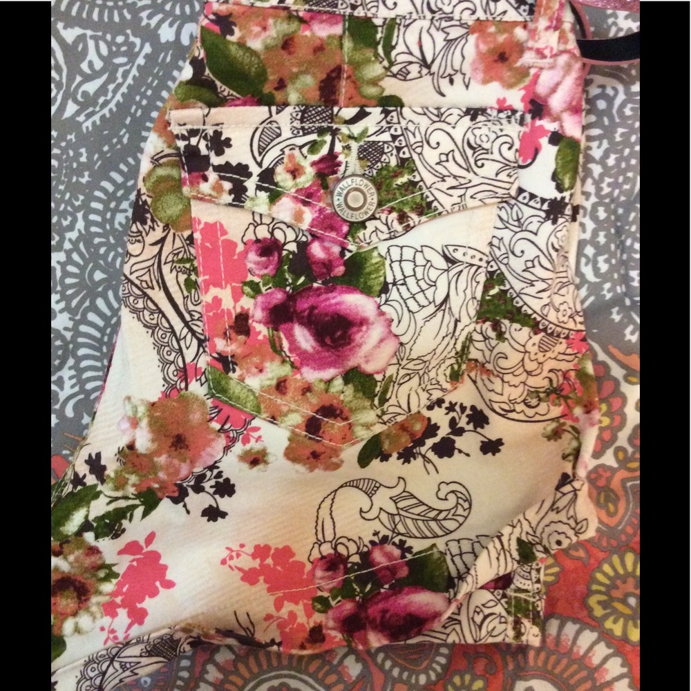 NWOT WALLFLOWER SHORTS