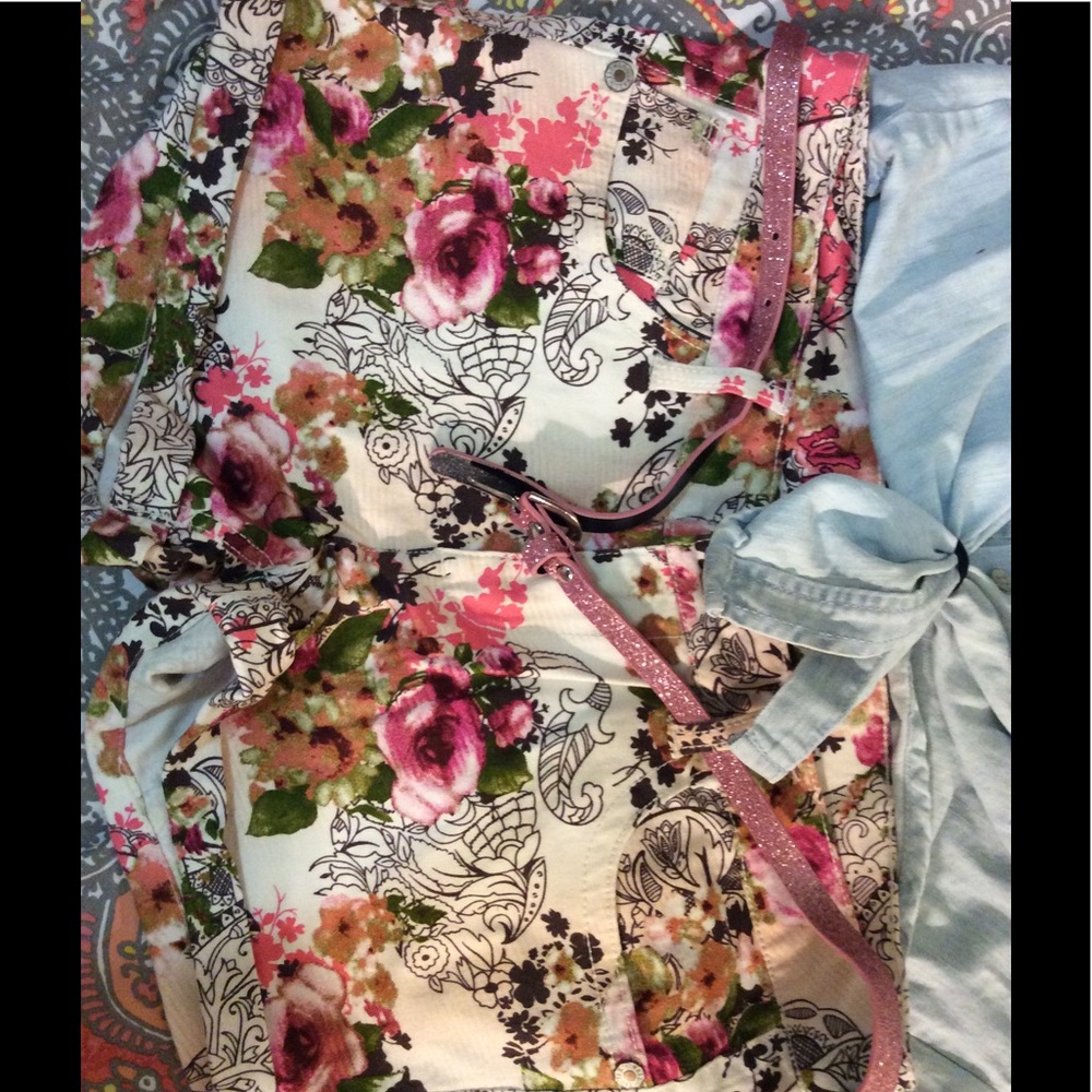 NWOT WALLFLOWER SHORTS - Picture 3 of 3