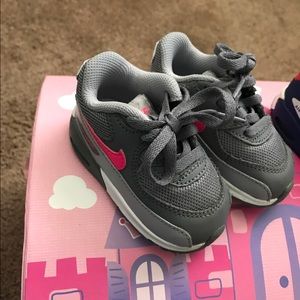 Girl Nike air maxes