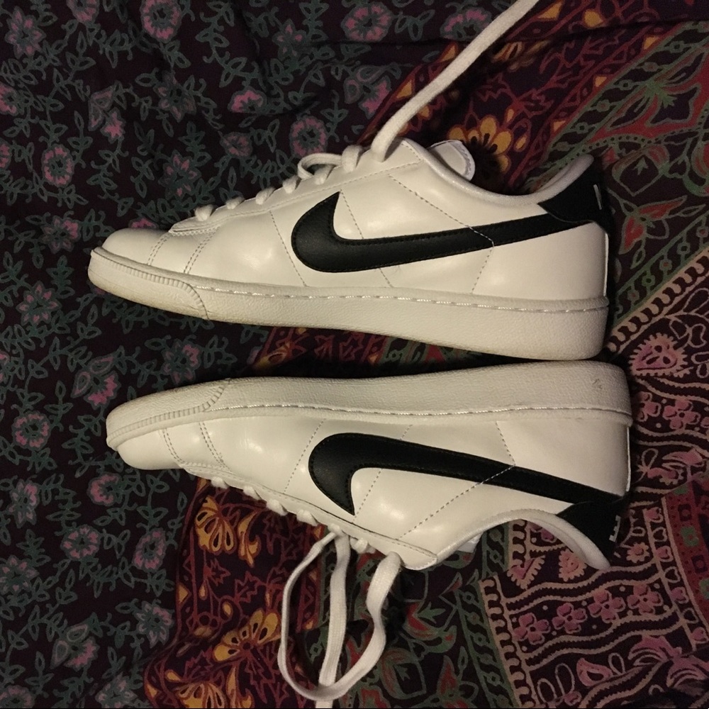 Classic tennis shoes 💘 NIKE.