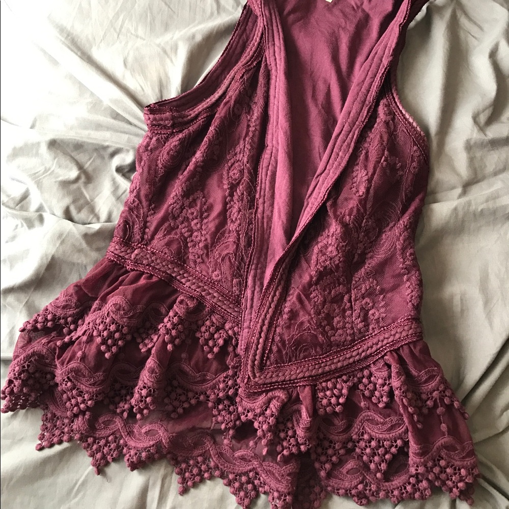 GIMMICKS maroon layering vest