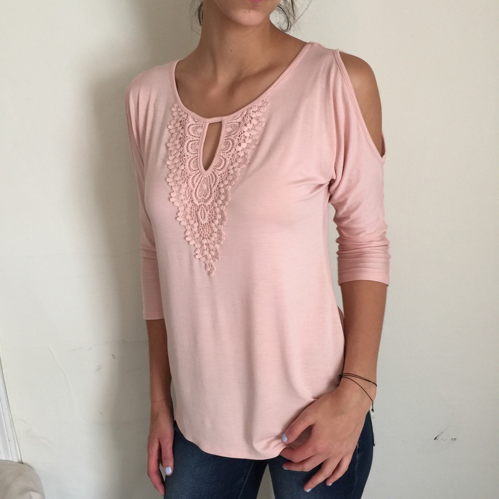 🌻3 for $15 sale🌻Blush Cold Shoulder Top