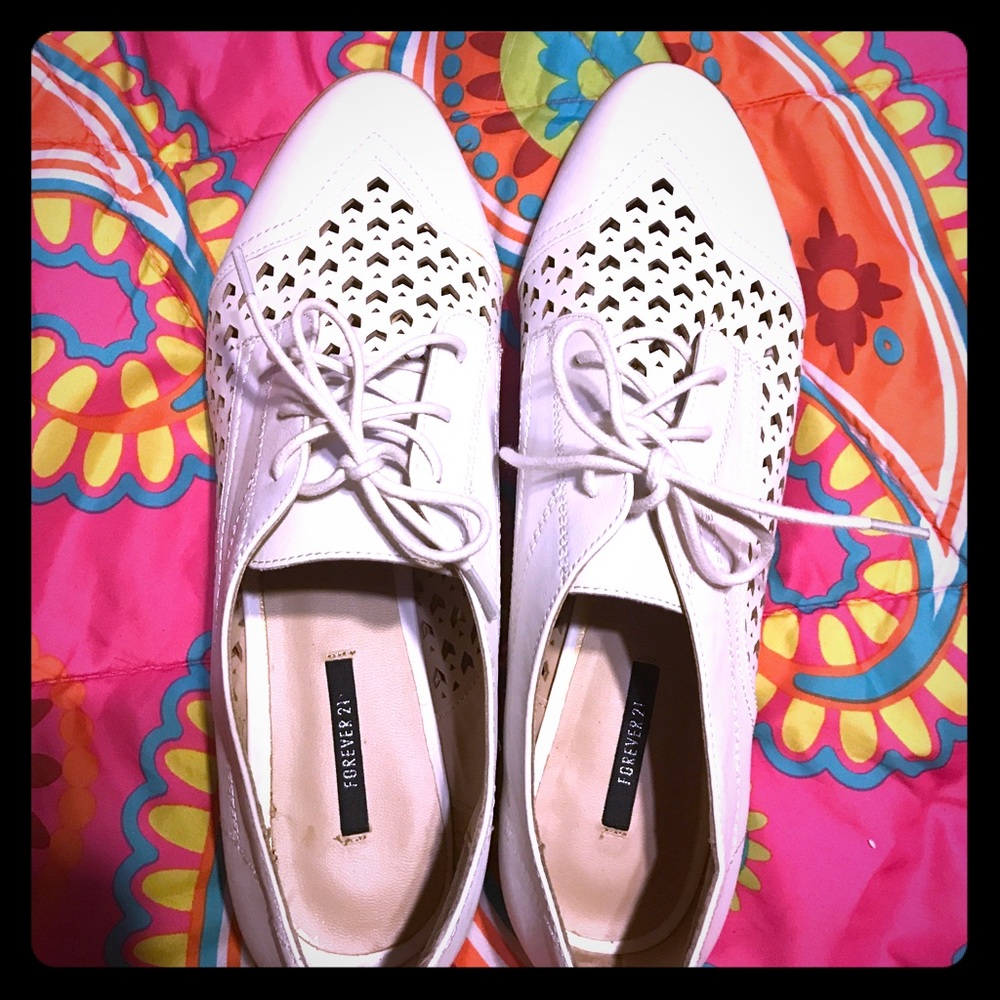 SOLD OFFLINE White Oxford shoes