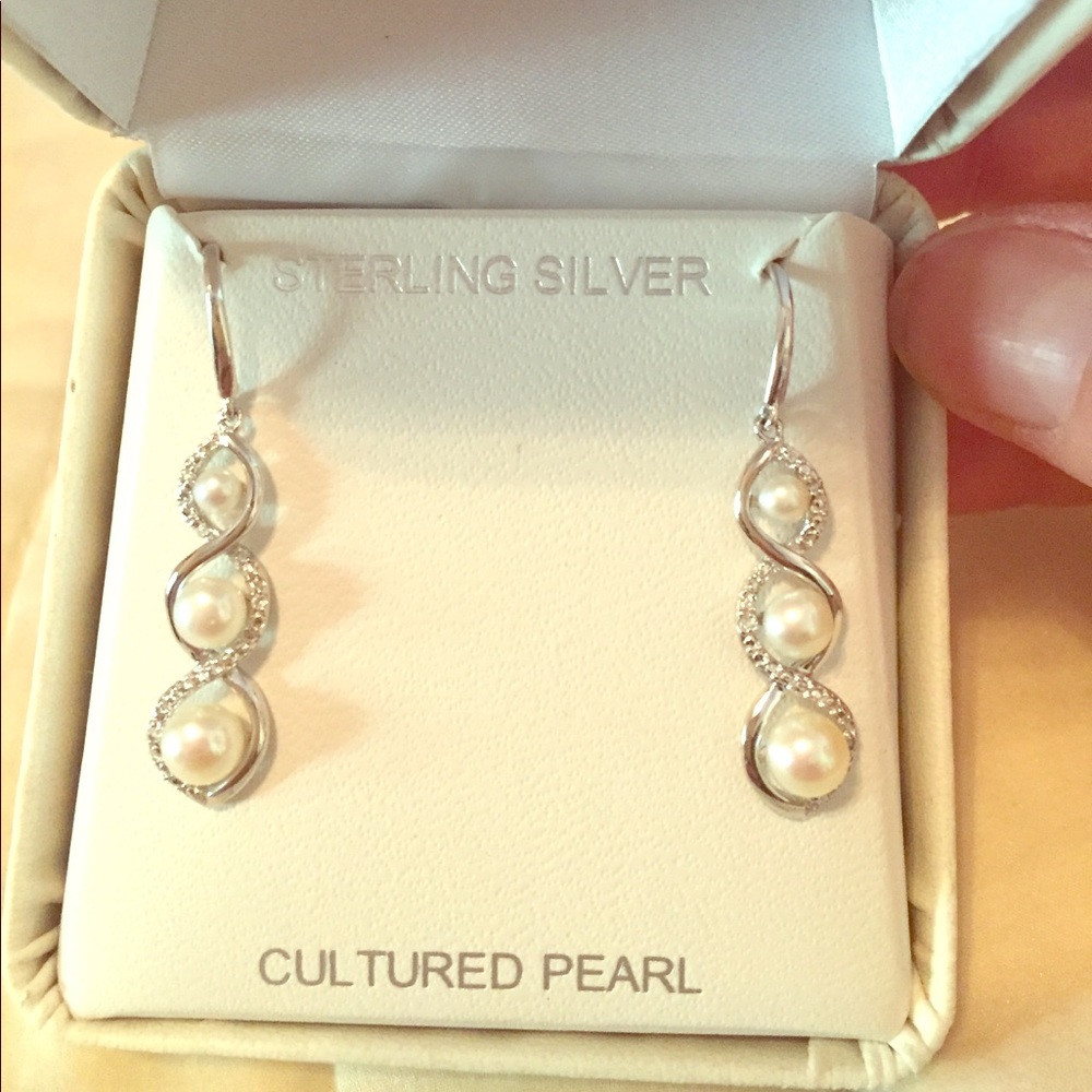 Sterling silver cultured pearl earrings