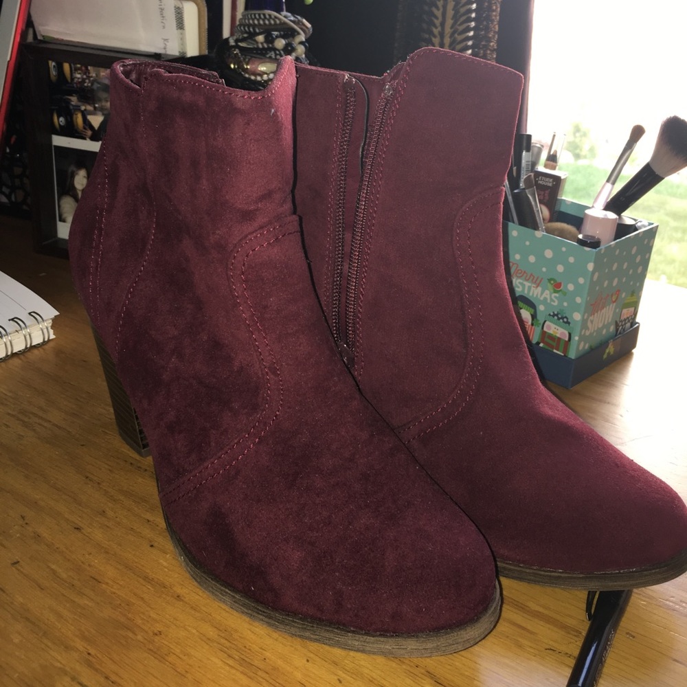 Breckelle's Booties Sz 7.5. but will fit a size 8