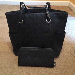 (SOLD) MK Purse and matching Wallet