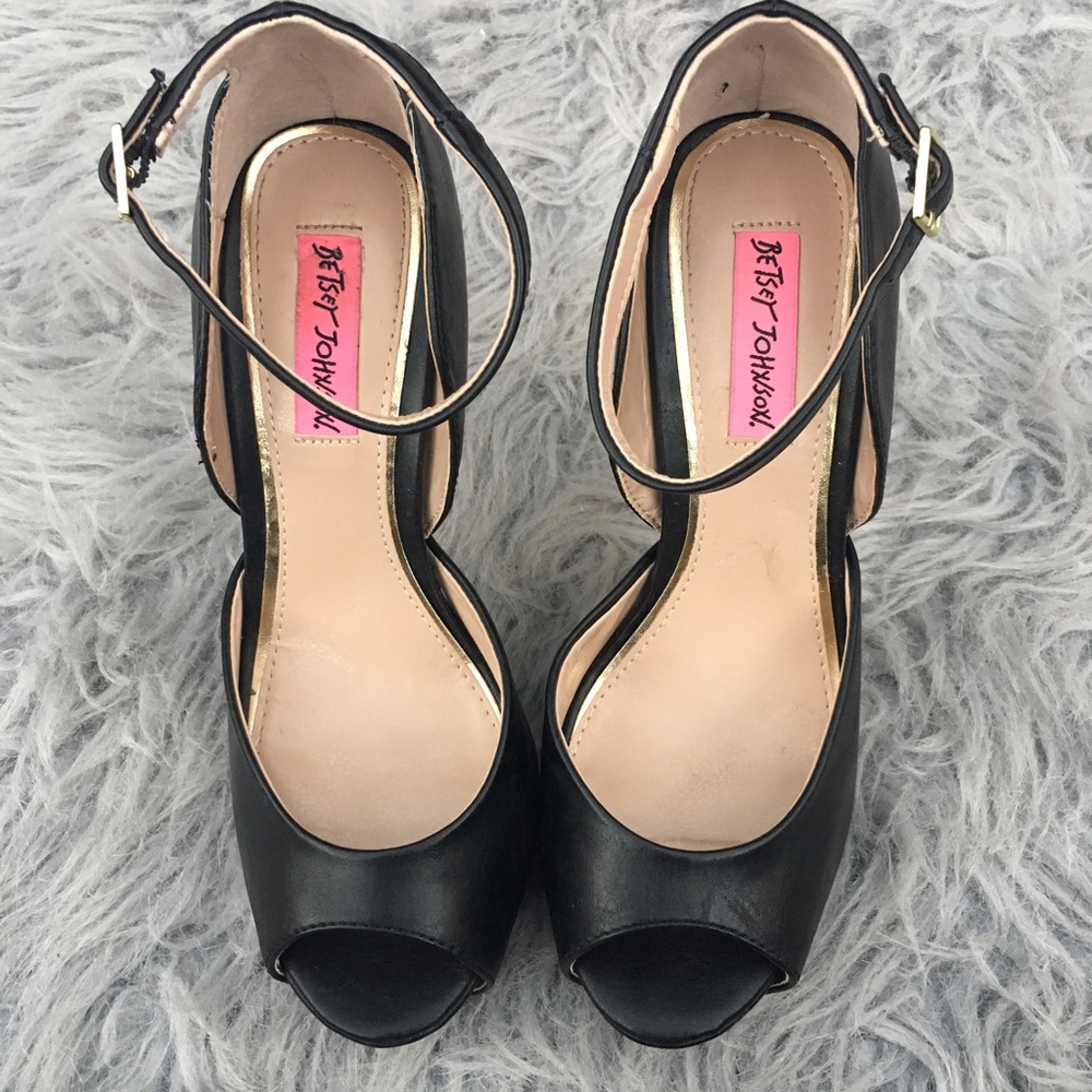 Betsey Johnson Belee platform Mary Janes 6 1/2.