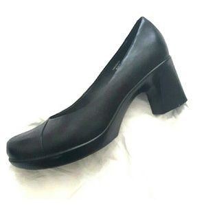 Earth Tamarack Pumps - Black W 8.5M