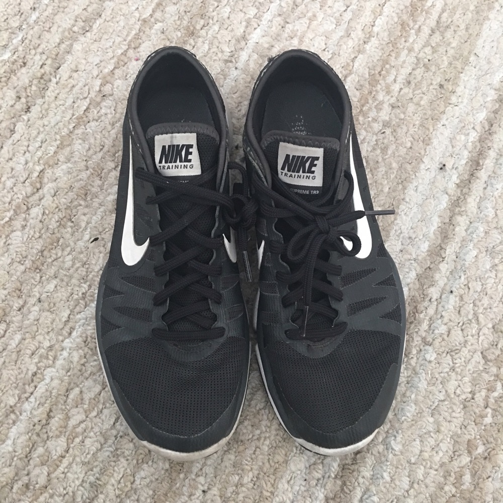 Nike tennis shoes