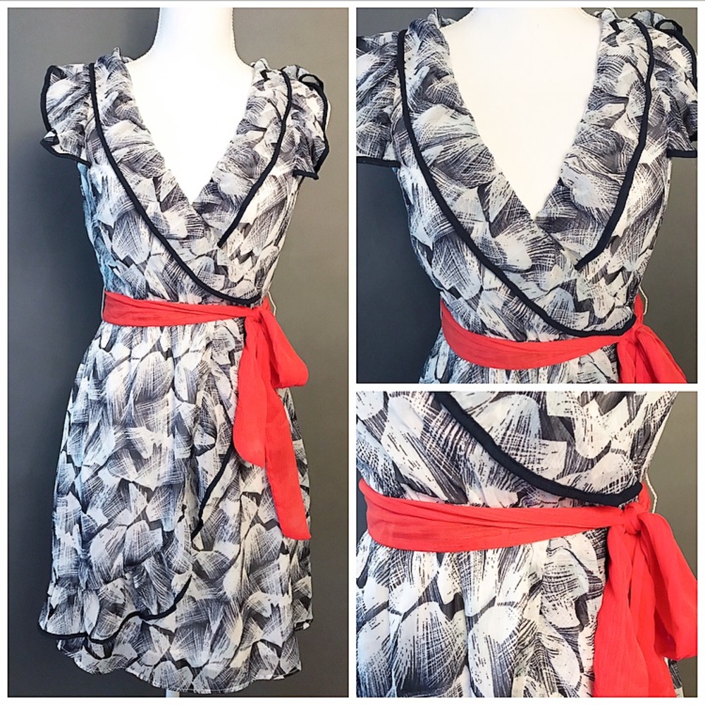 ⚡️SOLD⚡️H&M Black White Wrap Dress