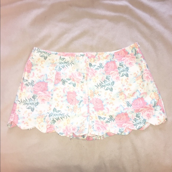 Kaitlyn Pants - Kaitlyn Scalloped Leg Shorts